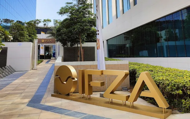 Créer une société à Dubaï avec IFZA : création de société, visa de résidence, compte bancaire, Corporate Tax et TVA